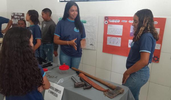 A Feira de Ciências da Escola José Pereira foi um verdadeiro show de criatividade, aprendizado e descobertas.  Imagens da A Feira de Ciências da Escola José Pereira foi um verdadeiro show de criatividade, aprendizado e descobertas.