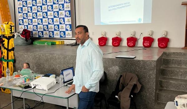 Imagens da A Prefeitura Municipal através da Secretaria de Saúde realizou treinamento, nesta sexta-feira (25), sábado (26) e domingo (27), uma capacitação em Atendimento Pré-Hospitalar destinada aos profissionais do Disk Ambulância e do SAMU.