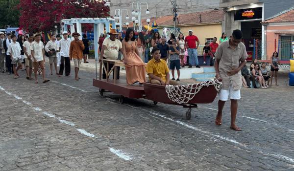 Imagens da A Prefeitura Municipal de Ibitiara, por meio da Secretaria Municipal de Educação, teve a a honra de realizar o Desfile Cívico de 7 de Setembro