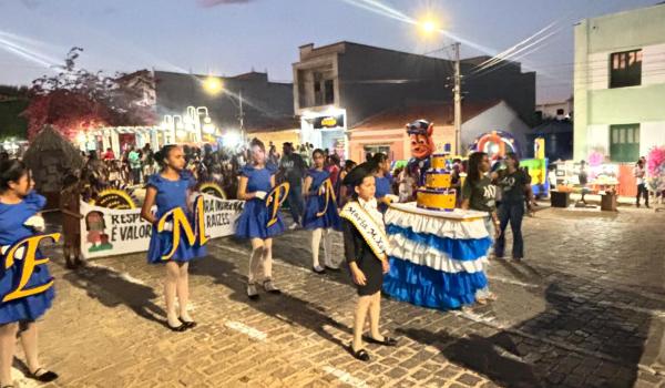 Imagens da A Prefeitura Municipal de Ibitiara, por meio da Secretaria Municipal de Educação, teve a a honra de realizar o Desfile Cívico de 7 de Setembro