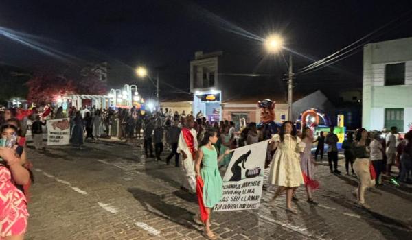 Imagens da A Prefeitura Municipal de Ibitiara, por meio da Secretaria Municipal de Educação, teve a a honra de realizar o Desfile Cívico de 7 de Setembro