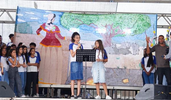 Imagens da No dia 02 de março, a cidade de Ibitiara viveu um momento especial de celebração, cultura e valorização da educação. Em comemoração aos 92 anos de emancipação política do município