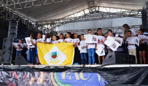 Imagens da No dia 02 de março, a cidade de Ibitiara viveu um momento especial de celebração, cultura e valorização da educação. Em comemoração aos 92 anos de emancipação política do município