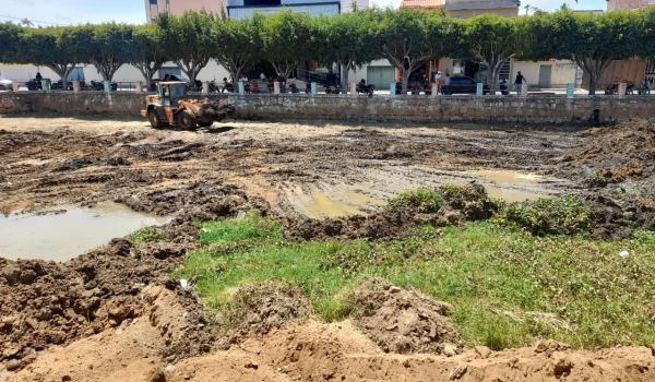 Imagens da Prefeitura de Ibitiara realiza ação de limpeza na Lagoa Municipal 
