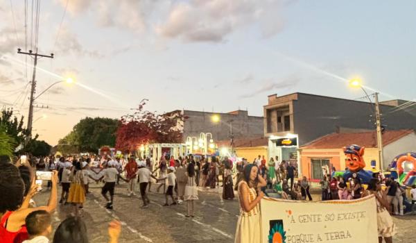 Imagens da A Prefeitura Municipal de Ibitiara, por meio da Secretaria Municipal de Educação, teve a a honra de realizar o Desfile Cívico de 7 de Setembro.