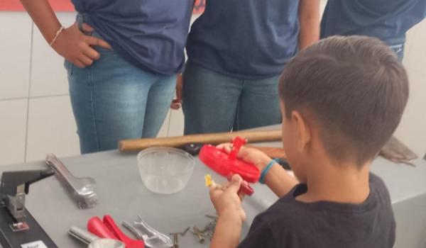 A Feira de Ciências da Escola José Pereira foi um verdadeiro show de criatividade, aprendizado e descobertas.  Imagens da A Feira de Ciências da Escola José Pereira foi um verdadeiro show de criatividade, aprendizado e descobertas.