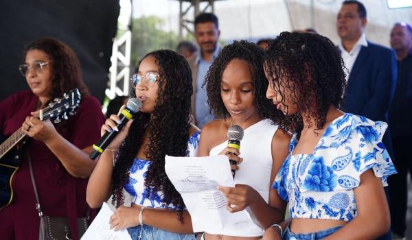 Imagens da No dia 02 de março, a cidade de Ibitiara viveu um momento especial de celebração, cultura e valorização da educação. Em comemoração aos 92 anos de emancipação política do município