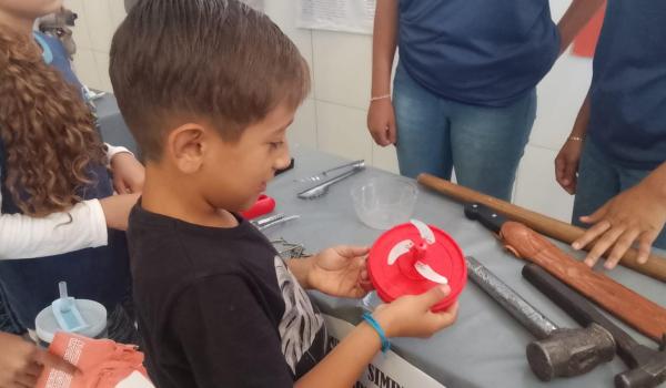 A Feira de Ciências da Escola José Pereira foi um verdadeiro show de criatividade, aprendizado e descobertas.  Imagens da A Feira de Ciências da Escola José Pereira foi um verdadeiro show de criatividade, aprendizado e descobertas.