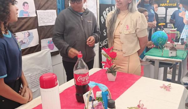 A Feira de Ciências da Escola José Pereira foi um verdadeiro show de criatividade, aprendizado e descobertas.  Imagens da A Feira de Ciências da Escola José Pereira foi um verdadeiro show de criatividade, aprendizado e descobertas.