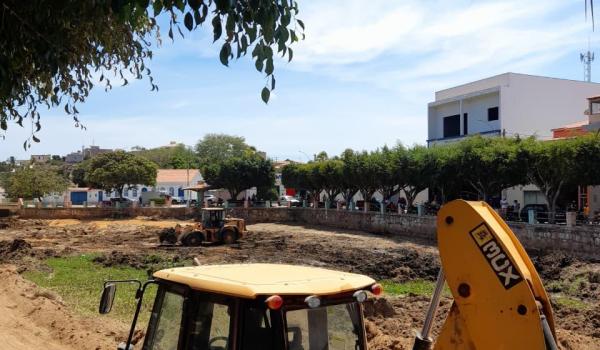 Imagens da Prefeitura de Ibitiara realiza ação de limpeza na Lagoa Municipal 