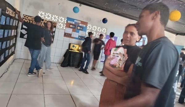 A Feira de Ciências da Escola José Pereira foi um verdadeiro show de criatividade, aprendizado e descobertas.  Imagens da A Feira de Ciências da Escola José Pereira foi um verdadeiro show de criatividade, aprendizado e descobertas.