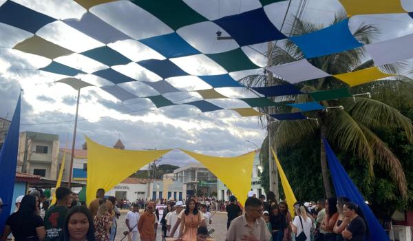 Imagens da A Prefeitura Municipal de Ibitiara, por meio da Secretaria Municipal de Educação, teve a a honra de realizar o Desfile Cívico de 7 de Setembro. NOTÍCIA 02
