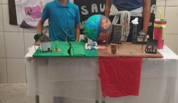 A Feira de Ciências da Escola José Pereira foi um verdadeiro show de criatividade, aprendizado e descobertas.  Imagens da A Feira de Ciências da Escola José Pereira foi um verdadeiro show de criatividade, aprendizado e descobertas.