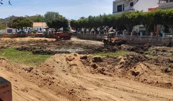 Imagens da Prefeitura de Ibitiara realiza ação de limpeza na Lagoa Municipal 