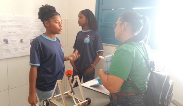 A Feira de Ciências da Escola José Pereira foi um verdadeiro show de criatividade, aprendizado e descobertas.  Imagens da A Feira de Ciências da Escola José Pereira foi um verdadeiro show de criatividade, aprendizado e descobertas.