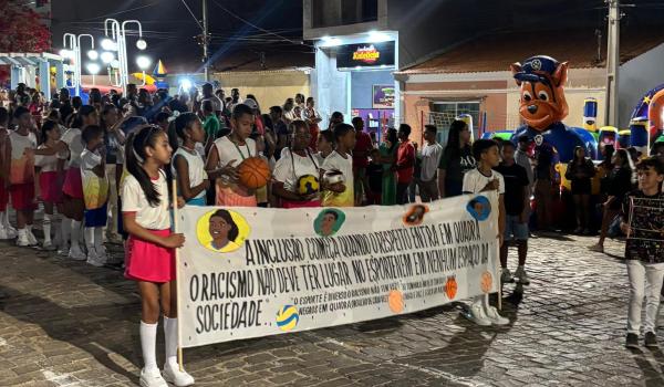 Imagens da A Prefeitura Municipal de Ibitiara, por meio da Secretaria Municipal de Educação, teve a a honra de realizar o Desfile Cívico de 7 de Setembro