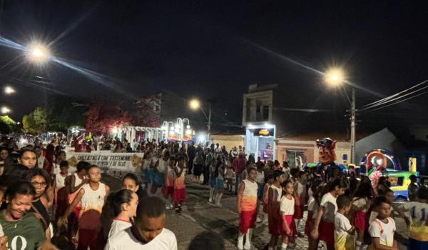 Imagens da A Prefeitura Municipal de Ibitiara, por meio da Secretaria Municipal de Educação, teve a a honra de realizar o Desfile Cívico de 7 de Setembro