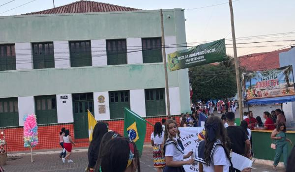 Imagens da A Prefeitura Municipal de Ibitiara, por meio da Secretaria Municipal de Educação, teve a a honra de realizar o Desfile Cívico de 7 de Setembro