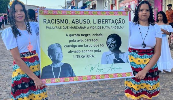 Imagens da A Prefeitura Municipal de Ibitiara, por meio da Secretaria Municipal de Educação, teve a a honra de realizar o Desfile Cívico de 7 de Setembro