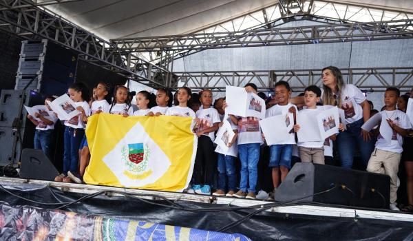 Imagens da No dia 02 de março, a cidade de Ibitiara viveu um momento especial de celebração, cultura e valorização da educação. Em comemoração aos 92 anos de emancipação política do município