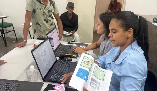 Imagens da No dia 12 de junho foi realizado atendimentos oftalmológicos promovidos pela Prefeitura Municipal de Ibitiara, Secretaria de Saúde, Secretaria de Ação Social  em parcerias com a empresa Hospital de Olhos Adrivânia Cunha. 