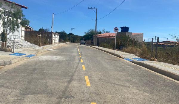 Imagens da Pavimentação Asfáltica no Bairro do Moreira Entra na Fase Final