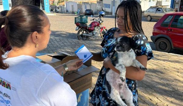 Imagens da  Sábado (25/07), nos reunimos na Praça da Feira para garantir a proteção e a saúde dos nossos amiguinhos de quatro patas.