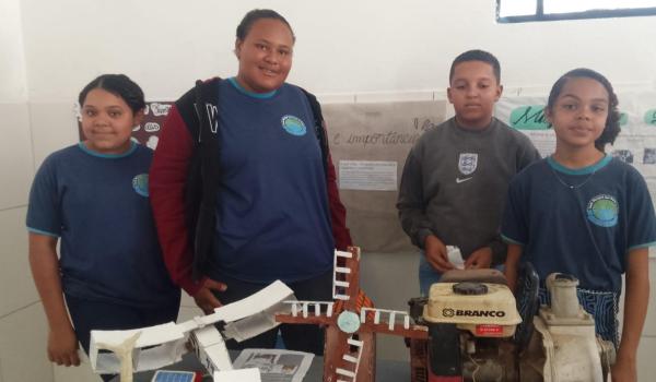 A Feira de Ciências da Escola José Pereira foi um verdadeiro show de criatividade, aprendizado e descobertas.  Imagens da A Feira de Ciências da Escola José Pereira foi um verdadeiro show de criatividade, aprendizado e descobertas.