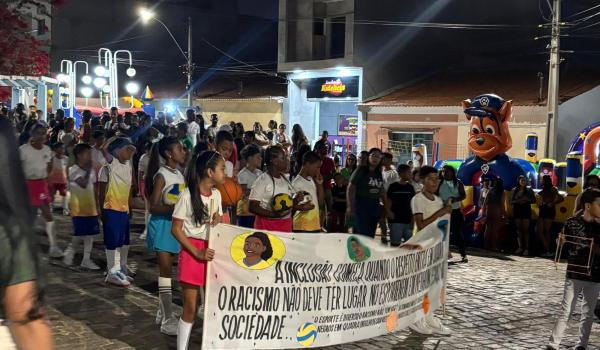 Imagens da A Prefeitura Municipal de Ibitiara, por meio da Secretaria Municipal de Educação, teve a a honra de realizar o Desfile Cívico de 7 de Setembro