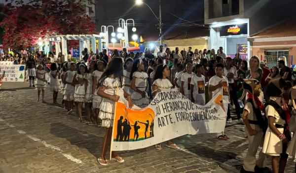 Imagens da A Prefeitura Municipal de Ibitiara, por meio da Secretaria Municipal de Educação, teve a a honra de realizar o Desfile Cívico de 7 de Setembro