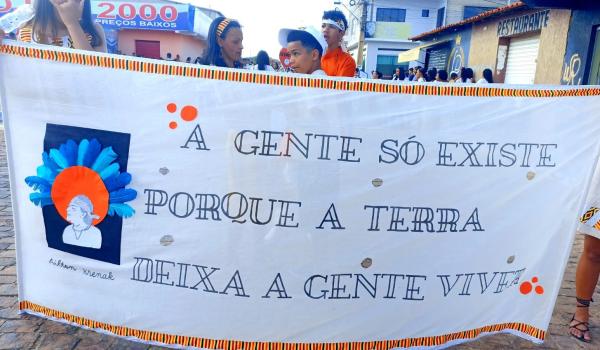 Imagens da A Prefeitura Municipal de Ibitiara, por meio da Secretaria Municipal de Educação, teve a a honra de realizar o Desfile Cívico de 7 de Setembro