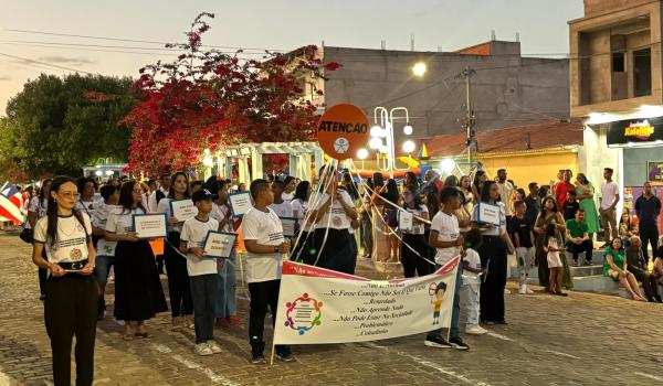 Imagens da A Prefeitura Municipal de Ibitiara, por meio da Secretaria Municipal de Educação, teve a a honra de realizar o Desfile Cívico de 7 de Setembro. NOTÍCIA 02