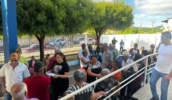 Imagens da Mutirão de atendimento oftalmológica no Psf sede - foram realizados atendimentos de glaucoma, triagens de cirurgias de catarata, pterigeo e limpeza de lente pela equipe de Adrivania Cunha 