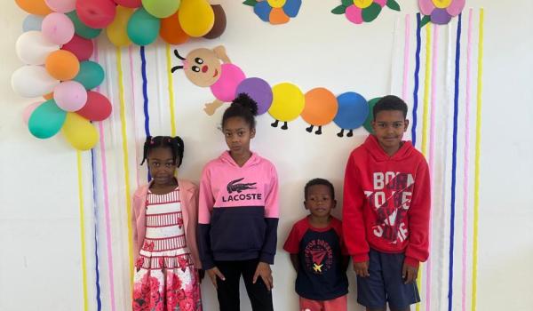 Imagens da Nesta quinta, (30), o PSF de Olhos D’ Água do Seco realizou o Dia D da Multivacinação!