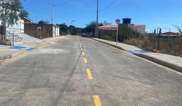 Imagens da Pavimentação Asfáltica no Bairro do Moreira Entra na Fase Final