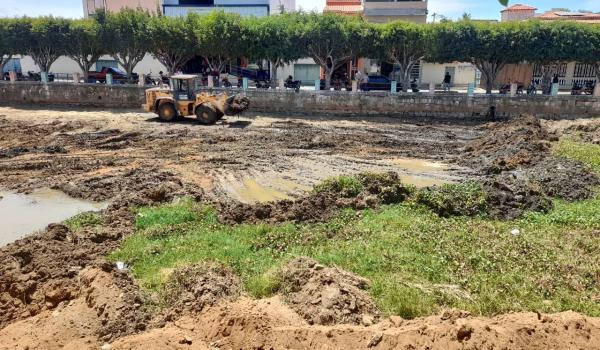 Imagens da Prefeitura de Ibitiara realiza ação de limpeza na Lagoa Municipal 