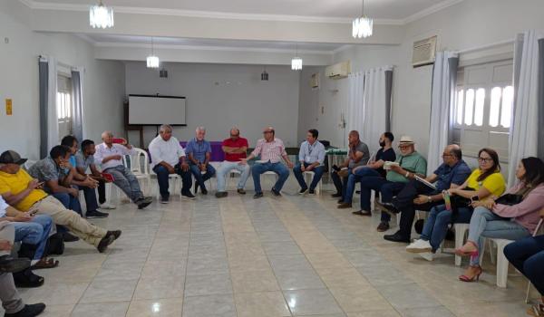 Imagens da A Prefeitura, através da Secretaria de Agricultura e Meio Ambiente, marcou presença em uma reunião realizada hoje, 01/10, em Seabra.