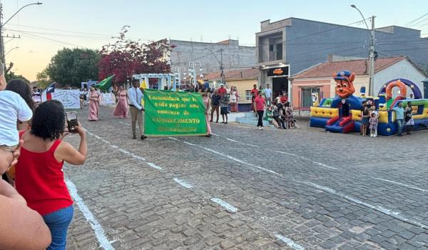 Imagens da A Prefeitura Municipal de Ibitiara, por meio da Secretaria Municipal de Educação, teve a a honra de realizar o Desfile Cívico de 7 de Setembro