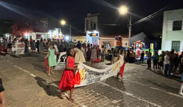 Imagens da A Prefeitura Municipal de Ibitiara, por meio da Secretaria Municipal de Educação, teve a a honra de realizar o Desfile Cívico de 7 de Setembro