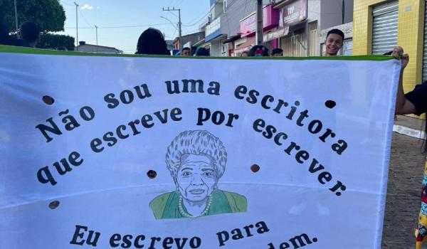 Imagens da A Prefeitura Municipal de Ibitiara, por meio da Secretaria Municipal de Educação, teve a a honra de realizar o Desfile Cívico de 7 de Setembro