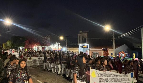 Imagens da A Prefeitura Municipal de Ibitiara, por meio da Secretaria Municipal de Educação, teve a a honra de realizar o Desfile Cívico de 7 de Setembro. NOTÍCIA 02