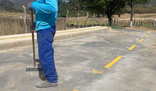 Imagens da Pavimentação Asfáltica no Bairro do Moreira Entra na Fase Final