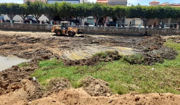 Imagens da Prefeitura de Ibitiara realiza ação de limpeza na Lagoa Municipal 