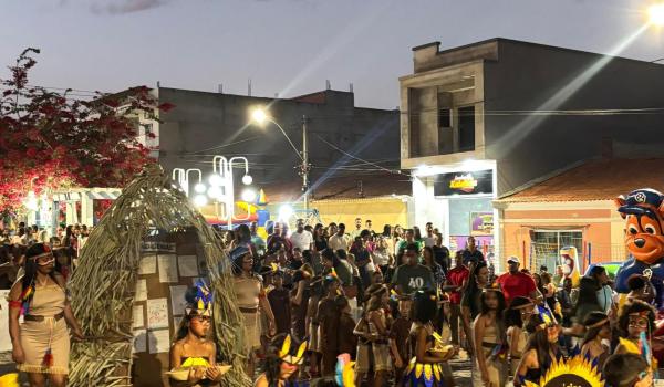 Imagens da A Prefeitura Municipal de Ibitiara, por meio da Secretaria Municipal de Educação, teve a a honra de realizar o Desfile Cívico de 7 de Setembro.