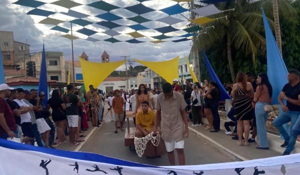 Imagens da A Prefeitura Municipal de Ibitiara, por meio da Secretaria Municipal de Educação, teve a a honra de realizar o Desfile Cívico de 7 de Setembro. NOTÍCIA 02