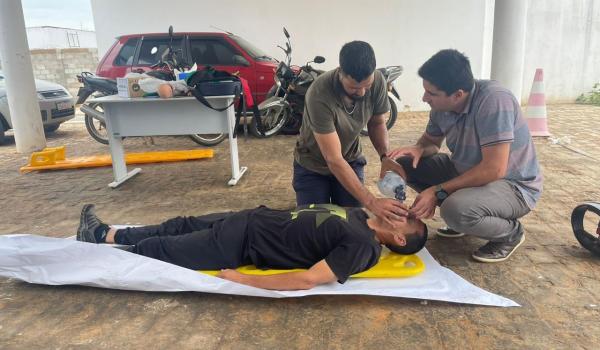 Imagens da Capacitação com a equipe do disk ambulância sobre primeiros socorros ministrado pela enfermeiro Herbert Públio 