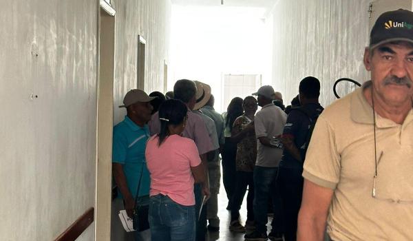 Imagens da Mutirão de atendimento oftalmológica no Psf sede - foram realizados atendimentos de glaucoma, triagens de cirurgias de catarata, pterigeo e limpeza de lente pela equipe de Adrivania Cunha 