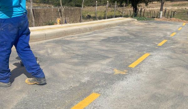 Imagens da Pavimentação Asfáltica no Bairro do Moreira Entra na Fase Final