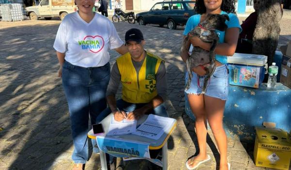Imagens da  Sábado (25/07), nos reunimos na Praça da Feira para garantir a proteção e a saúde dos nossos amiguinhos de quatro patas.