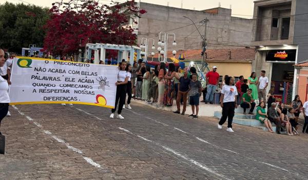 Imagens da A Prefeitura Municipal de Ibitiara, por meio da Secretaria Municipal de Educação, teve a a honra de realizar o Desfile Cívico de 7 de Setembro.